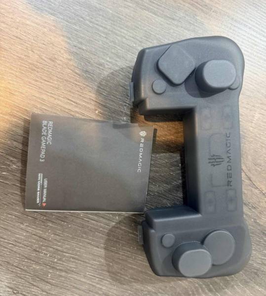 Red Magic Blade GamePad 3 للبيع