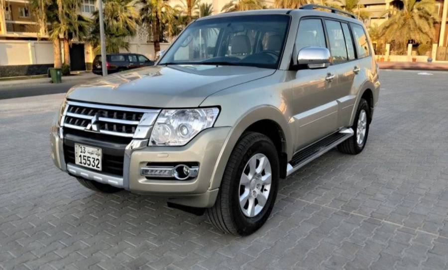 Mitsubishi pajero model 2015 للبيع