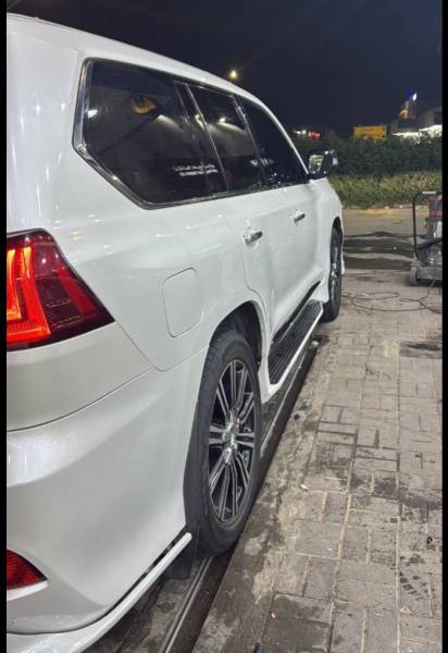 جيب لكزس LX570 2016