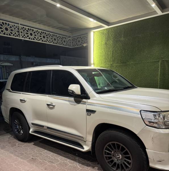 للبيع لاند كروزر VXR٢٠٢١تويوتا