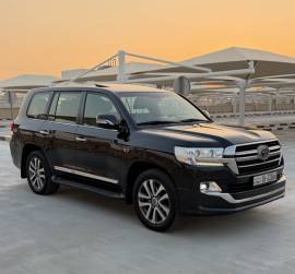 لاندكروزر 2019  VXR 5.7 للييع تويوتا 