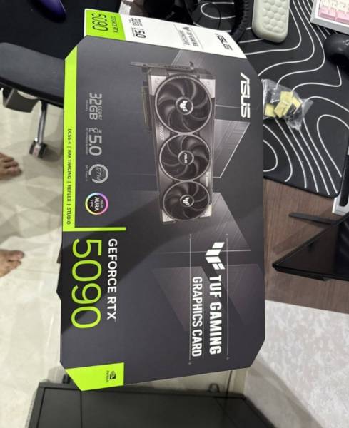 للبيع ASUS TUF 5090 RTX 32GB