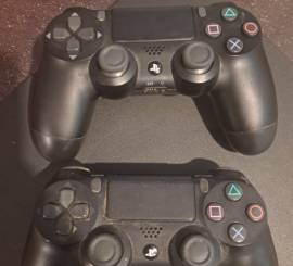 PS4 Slim Bundle للبيع 