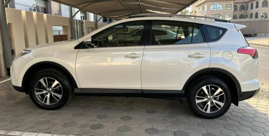 RAV4 2018 للبيع تويوتا 