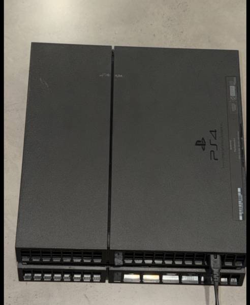 بلايستيشن ٤ للبيع
