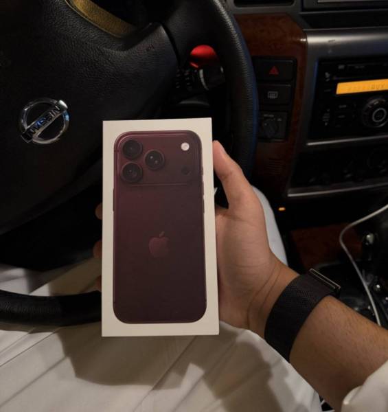 للبيع ايفون 18 pro