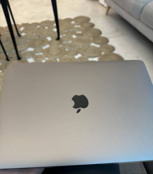 MacBook Air m1 للبيع