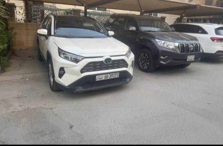 للبيع راف 4 و برادو 2021