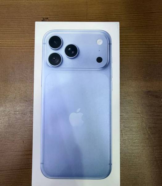 ايفون 18 بروماكس للبيع 