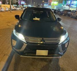 2019 ميتسوبيشي اكلبس كروس للبيع 