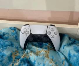 يد بلاي ستيشن 5 للبيع 