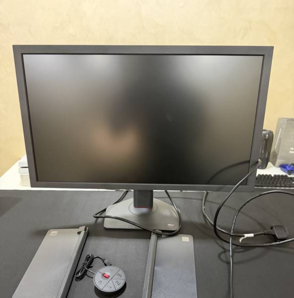 Gaming monitor للبيع 