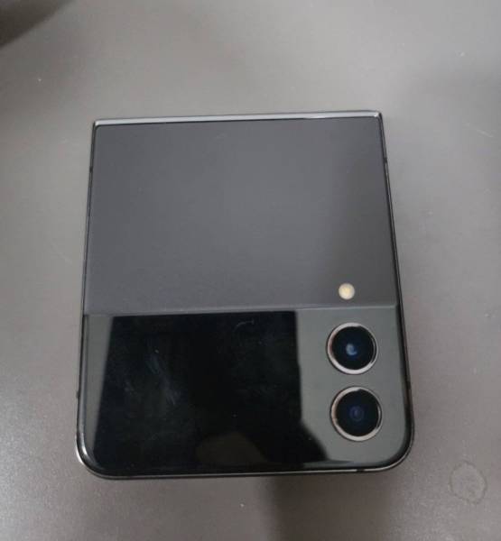 4 samsung z flip للبيع 