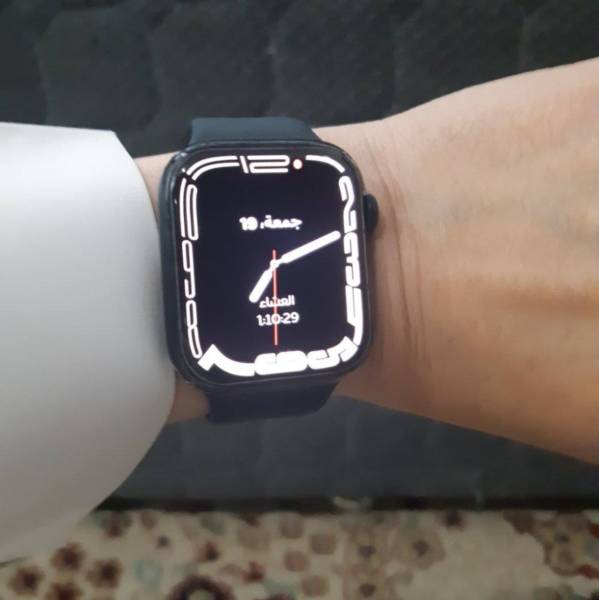للبيع ساعة ابل 8