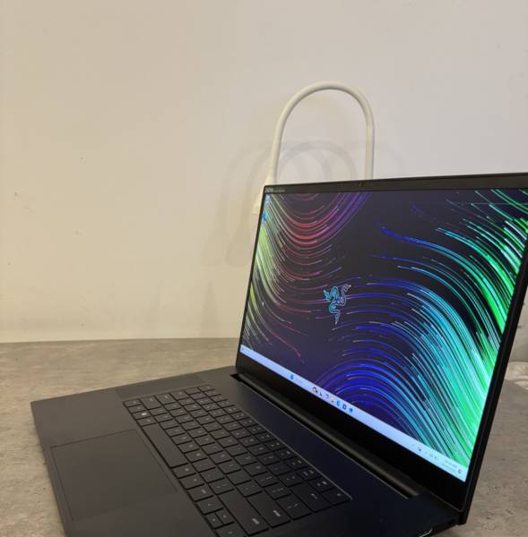 Razer Blade 17 للبيع 