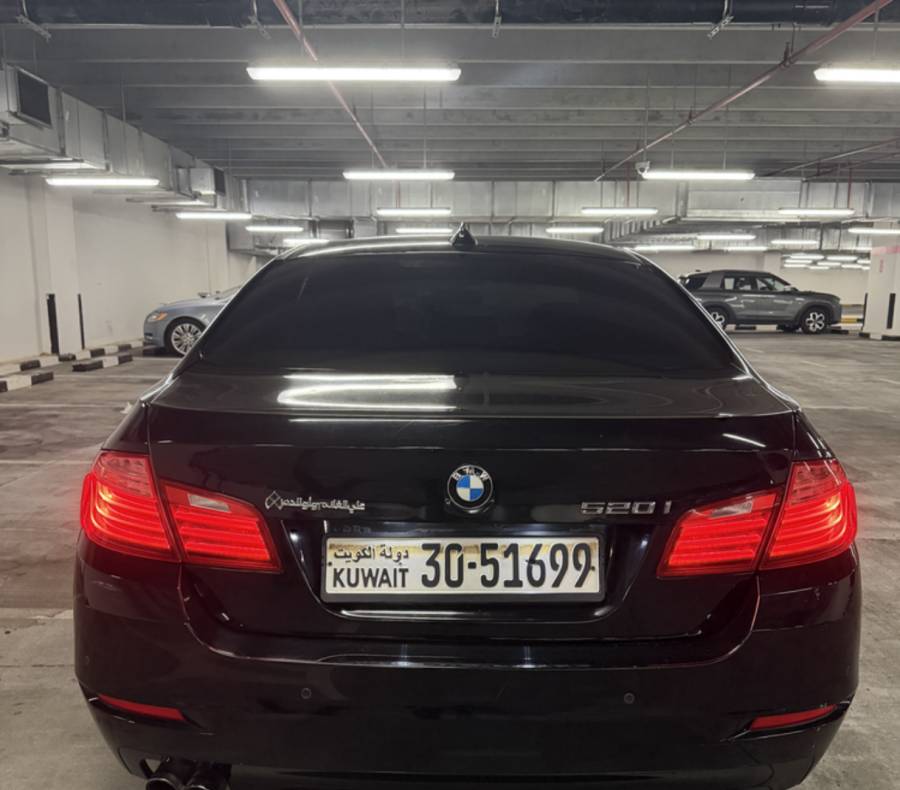 للبيع بي ام دبليو 520i 2015