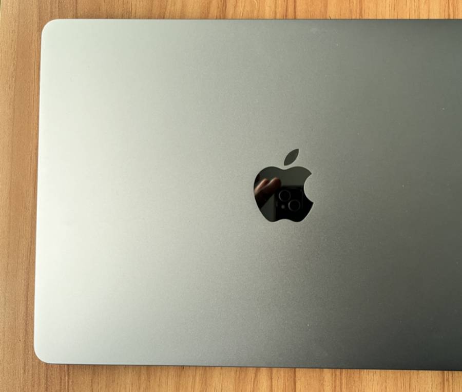 Macbook air M4 13.6 للبيع 