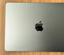 Macbook air M4 13.6 للبيع 