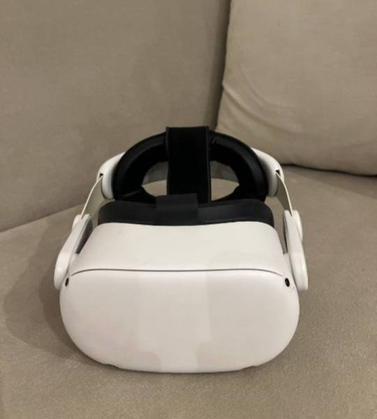 جهاز 2 VR meta quest للبيع
