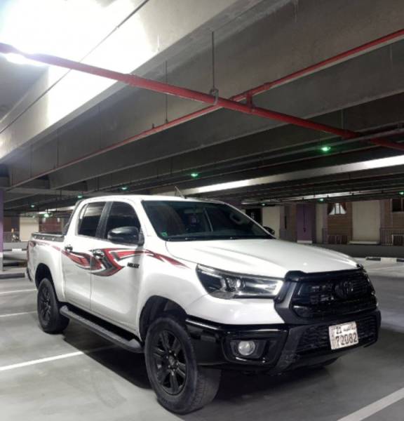 تويوتا هايلكس 2023 للبيع