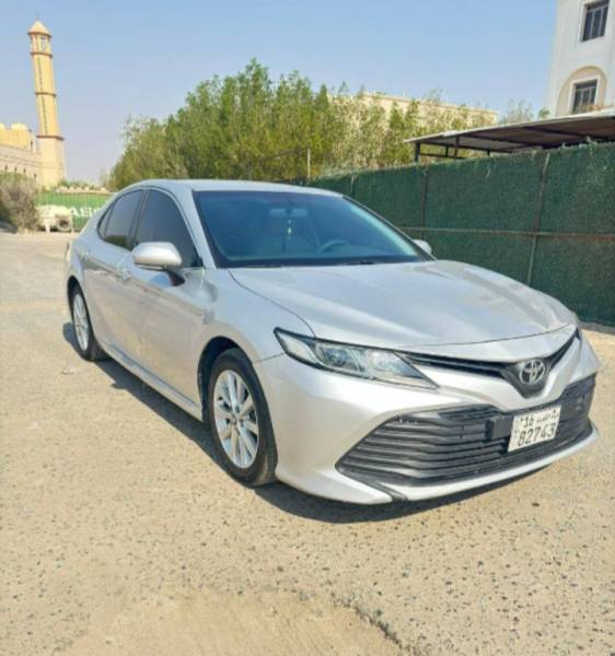 تويوتا كامري موديل 2018 للبيع 