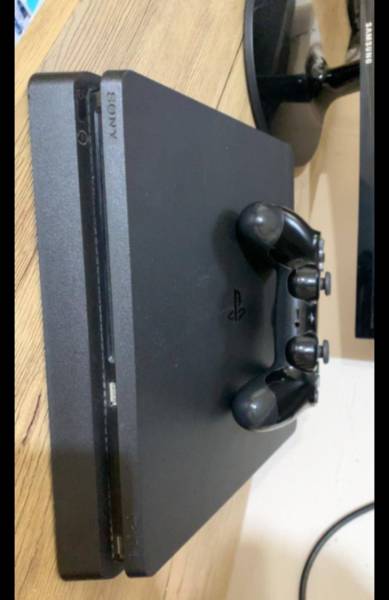 PS4 slim 500gb للبيع 