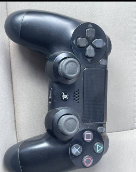 للبيع يد بلاي ستيشن 4 برو