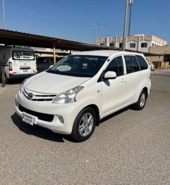 للبيع تويوتا افانزا 2016