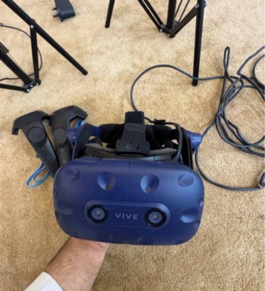نظارة واقعية للالعاب / HTC Vive للبيع 