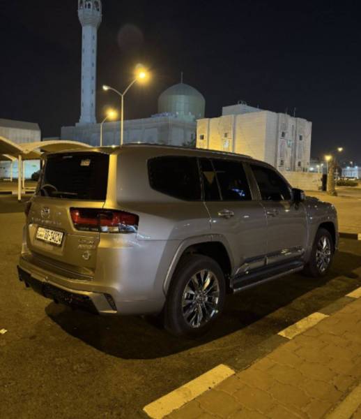 تويوتا لاندكروزر 2023 للبيع 