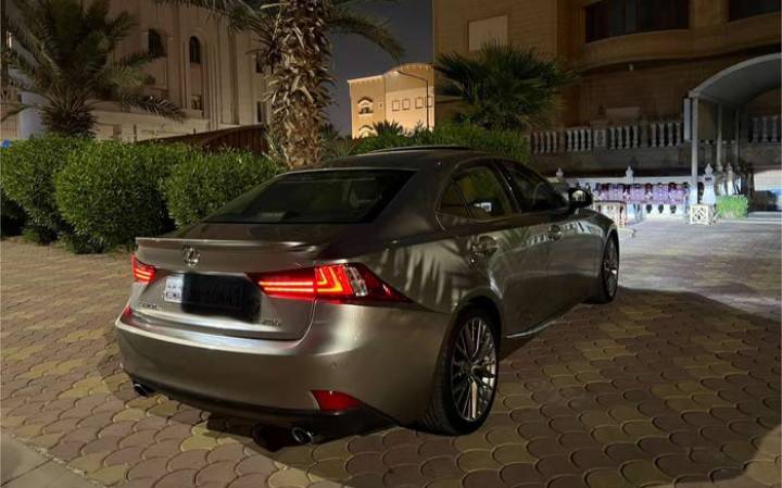 لكزس is250 موديل 2015 للبيع