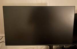 للبيع شاشتين مع كراتينهم