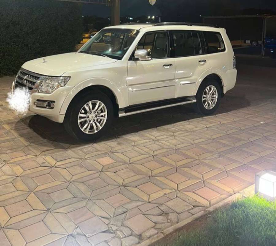 ميتسوبيشي باجيرو 2020 للبيع 