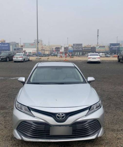 تويوتا كامري 2020 للبيع