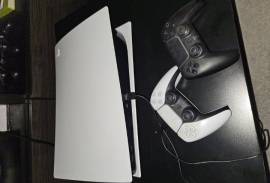 سوني بلي ستيشن PS5 disc + يدتين للبيع 