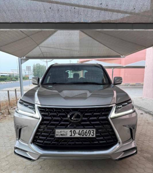 لكزس LX570 موديل 2021 للبيع 