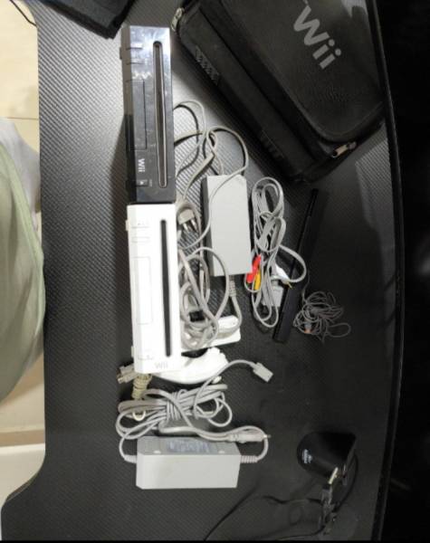 Wii 2 devices للبيع 